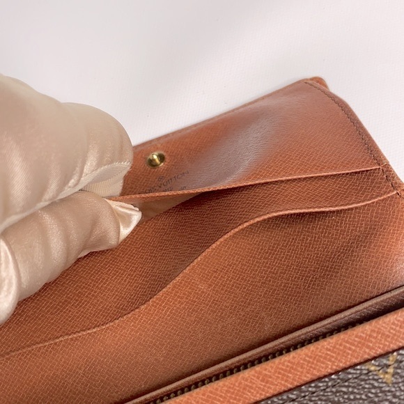 LOUIS VUITTON Monogram Trésor Wallet - Picture 10 of 15